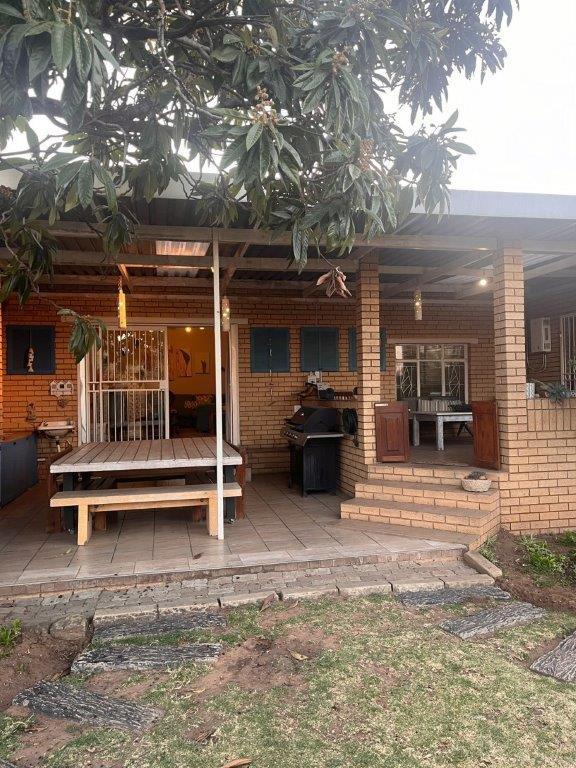 4 Bedroom Property for Sale in Ladybrand Free State